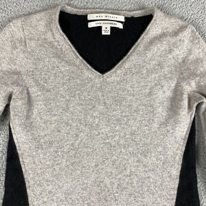 Max Studio Sweater Womens Medium 100% Cashmere V Neck 2 Ply Lightweight Cozy